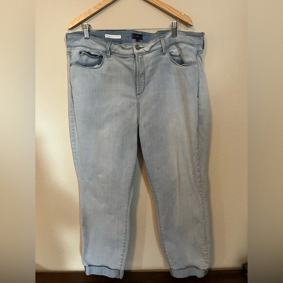 NYDJ Sylvia Relaxed Boyfriend Light wash Jeans - Picture 1 of 11